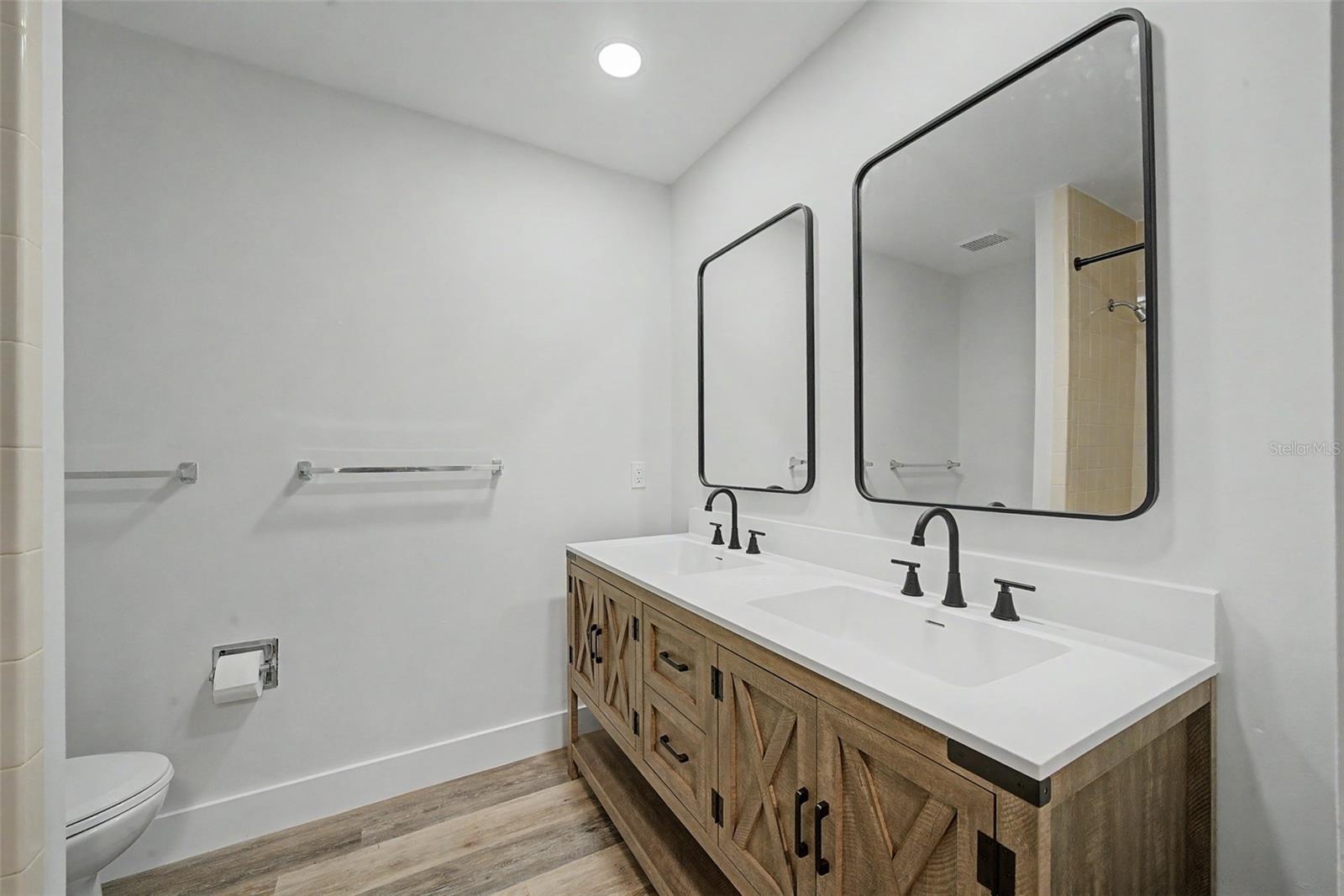 LEISURE LAKES SEC 11 - Residential