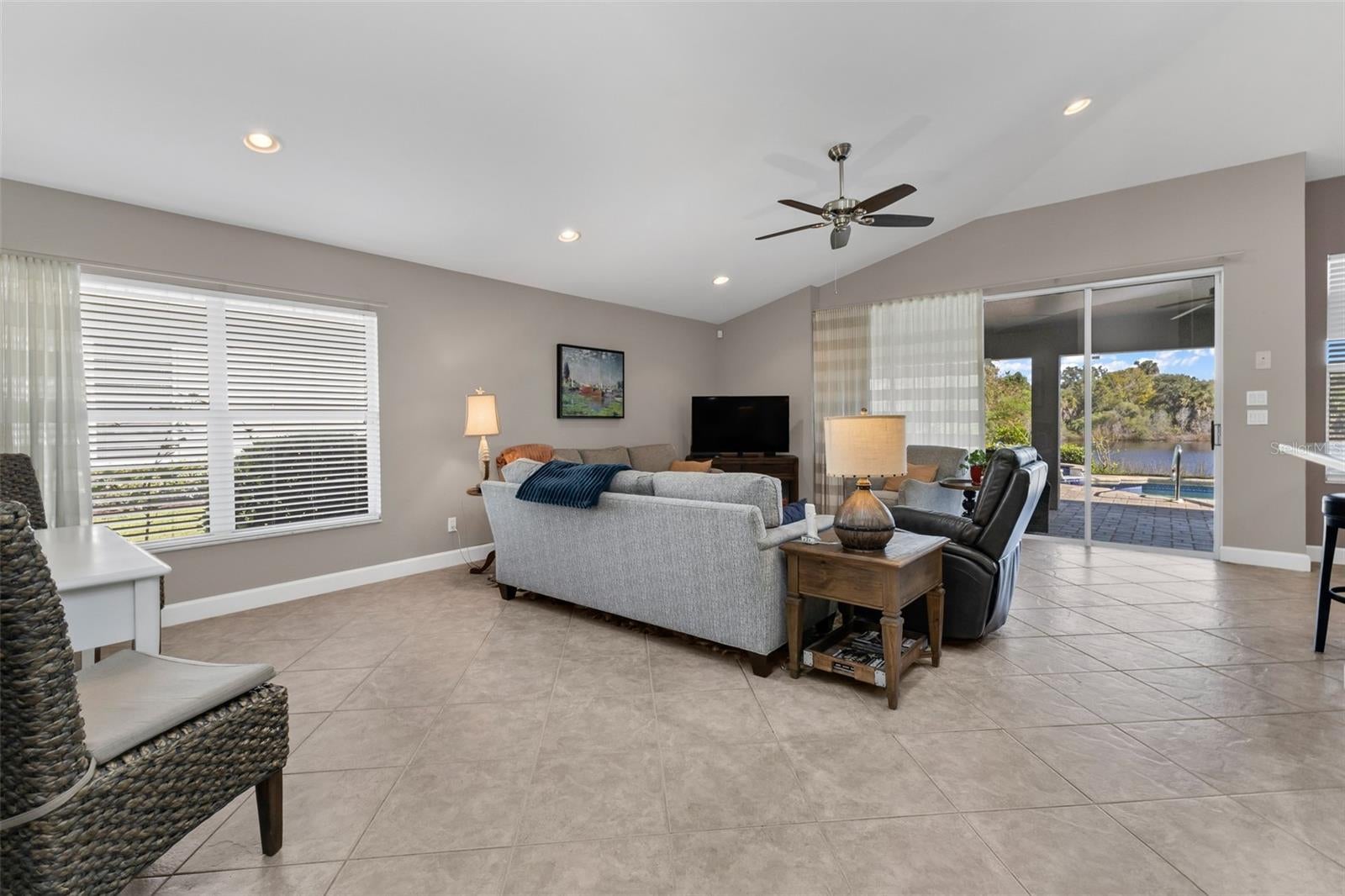 RIVERWOOD - Residential