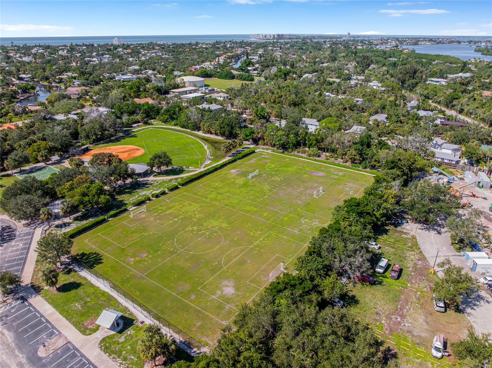 SIESTA ISLES - Residential