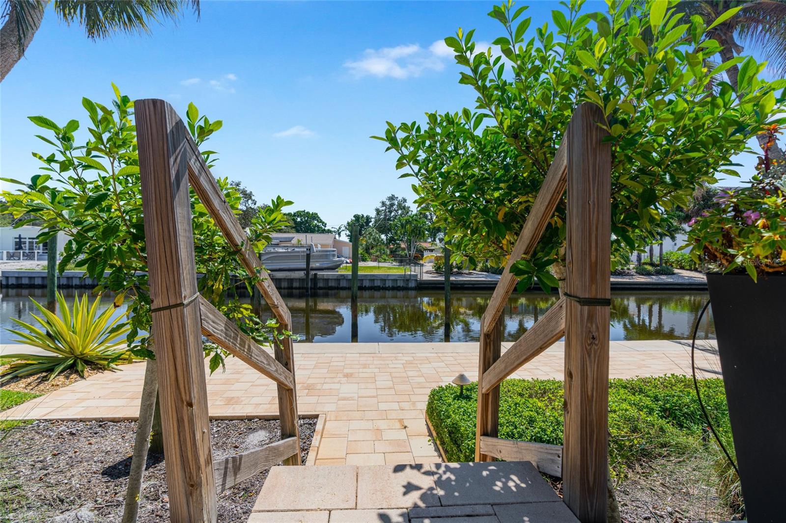SIESTA ISLES - Residential