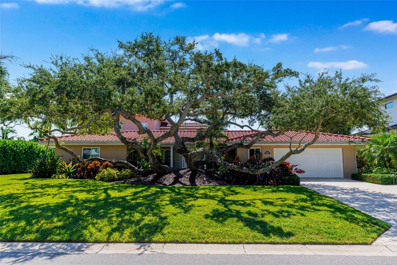 SIESTA ISLES - Residential