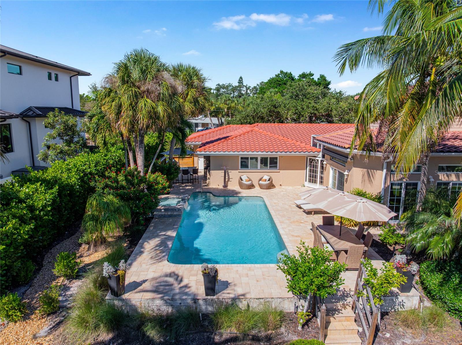 SIESTA ISLES - Residential