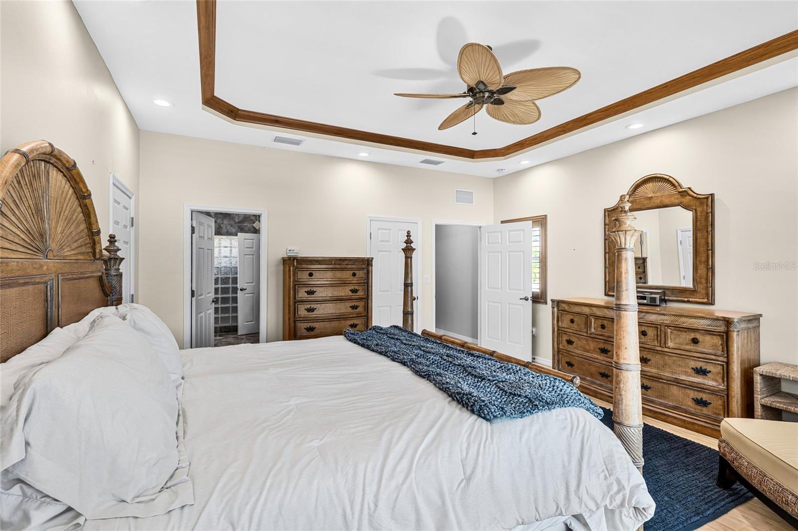 SIESTA ISLES - Residential