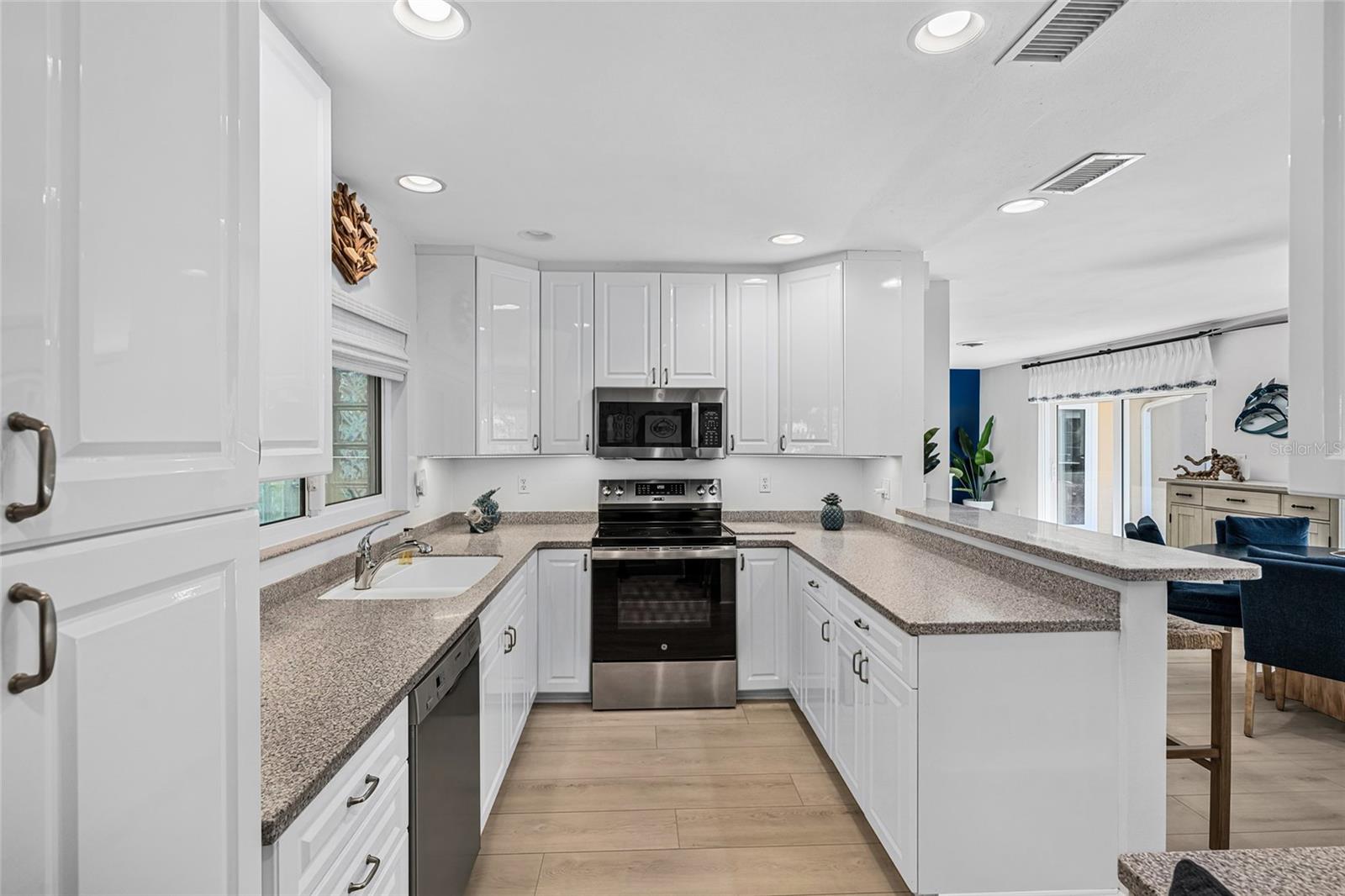 SIESTA ISLES - Residential