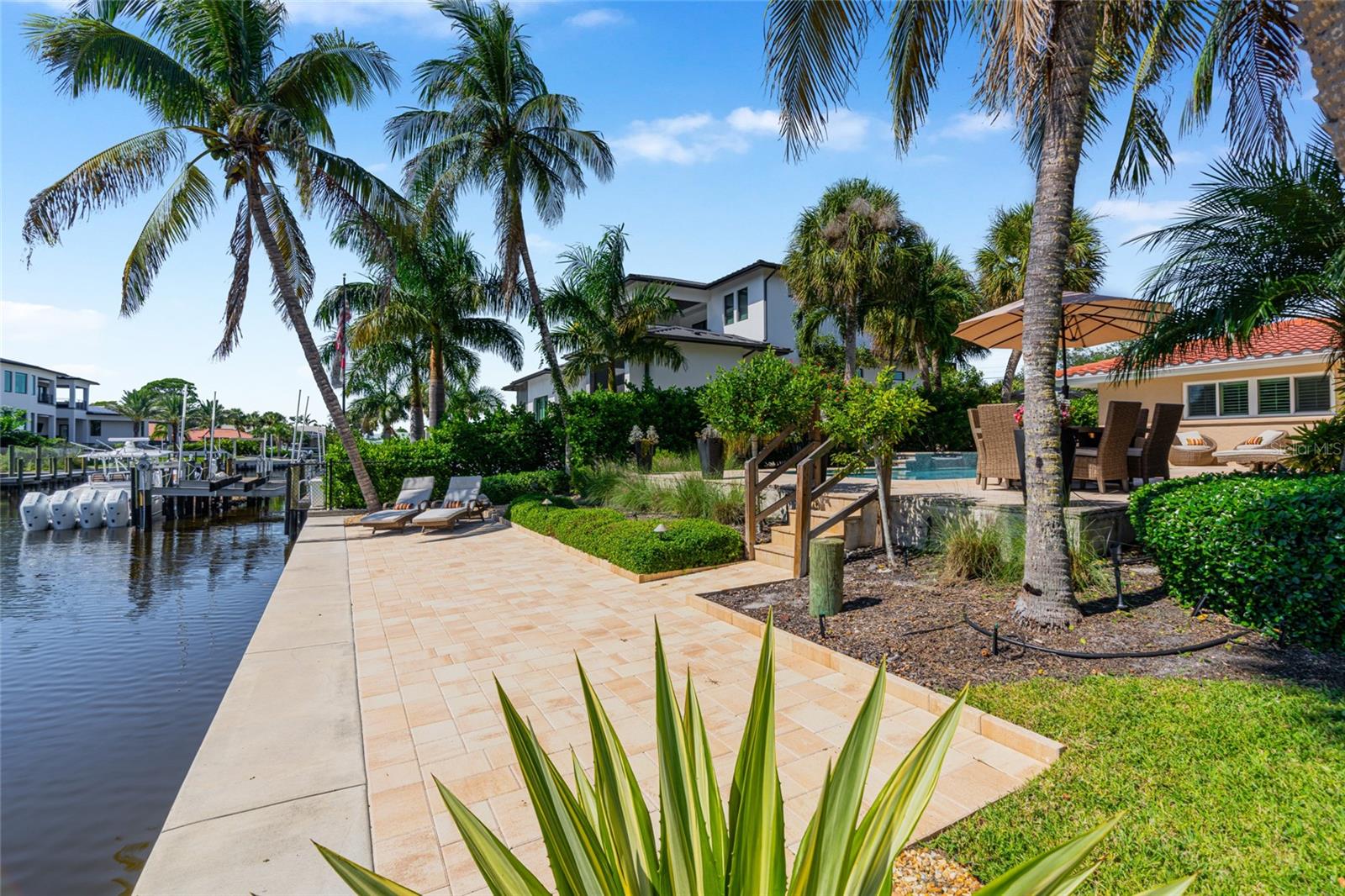 SIESTA ISLES - Residential