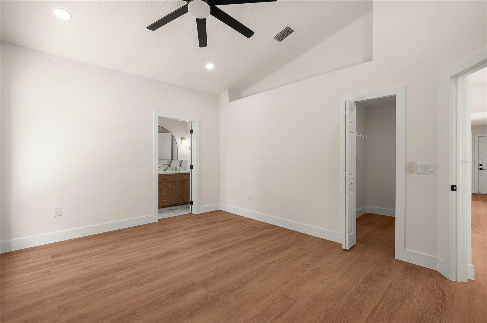 ISLANDS CURRY FORD - Residential