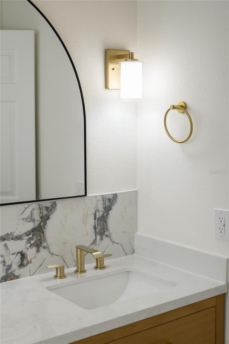 ISLANDS CURRY FORD - Residential