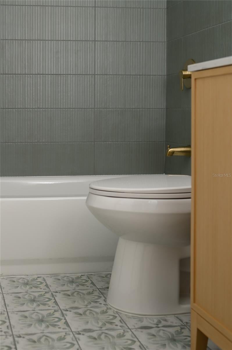 ISLANDS CURRY FORD - Residential