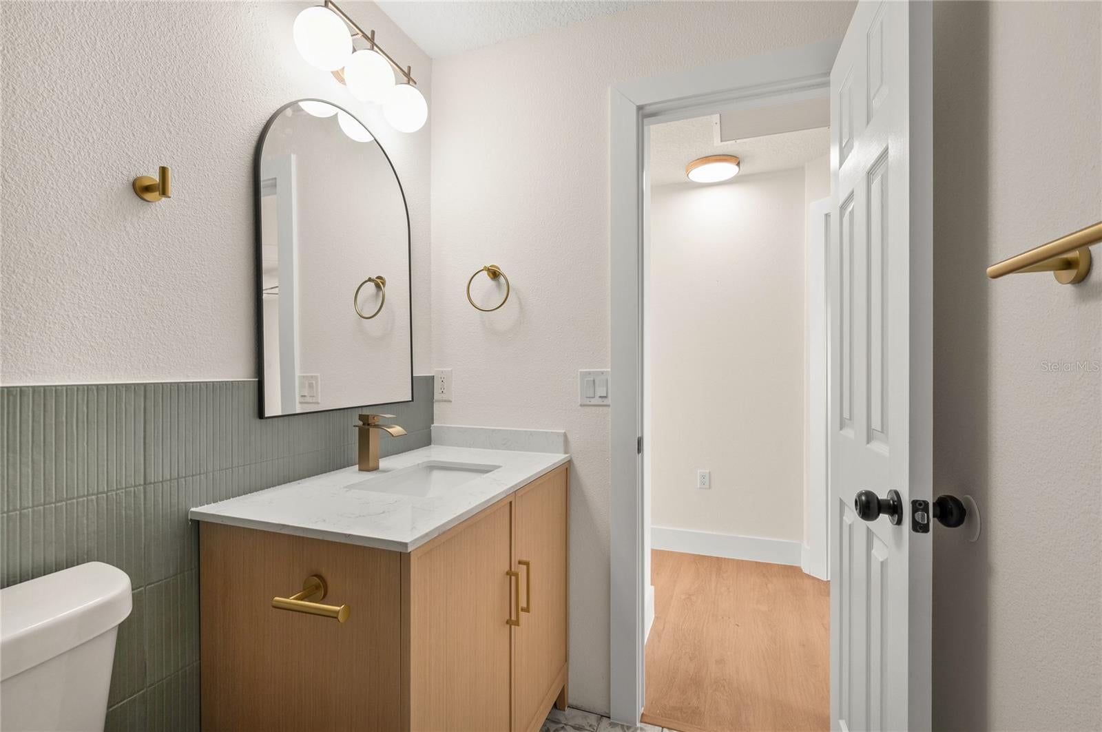 ISLANDS CURRY FORD - Residential