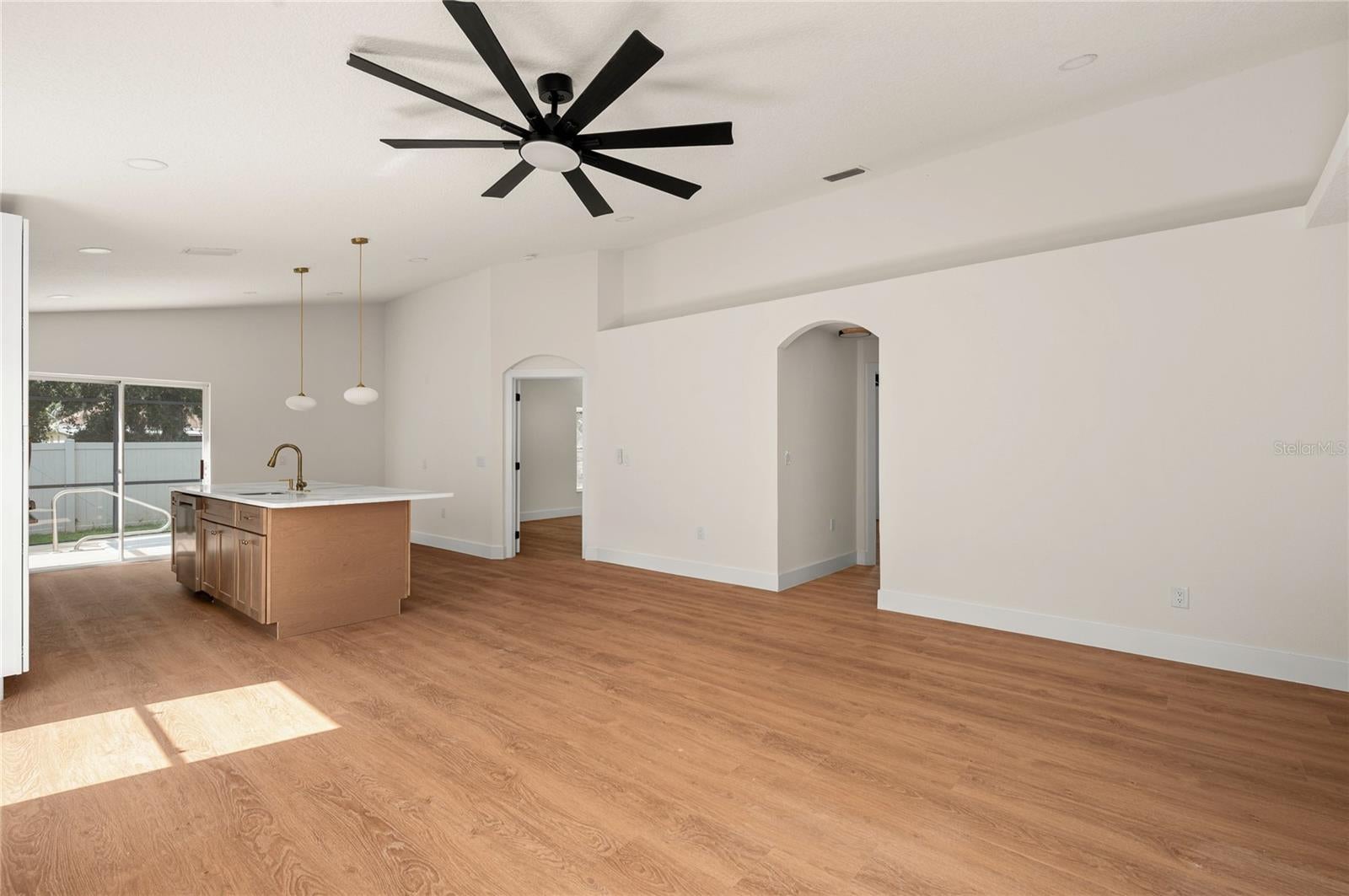 ISLANDS CURRY FORD - Residential