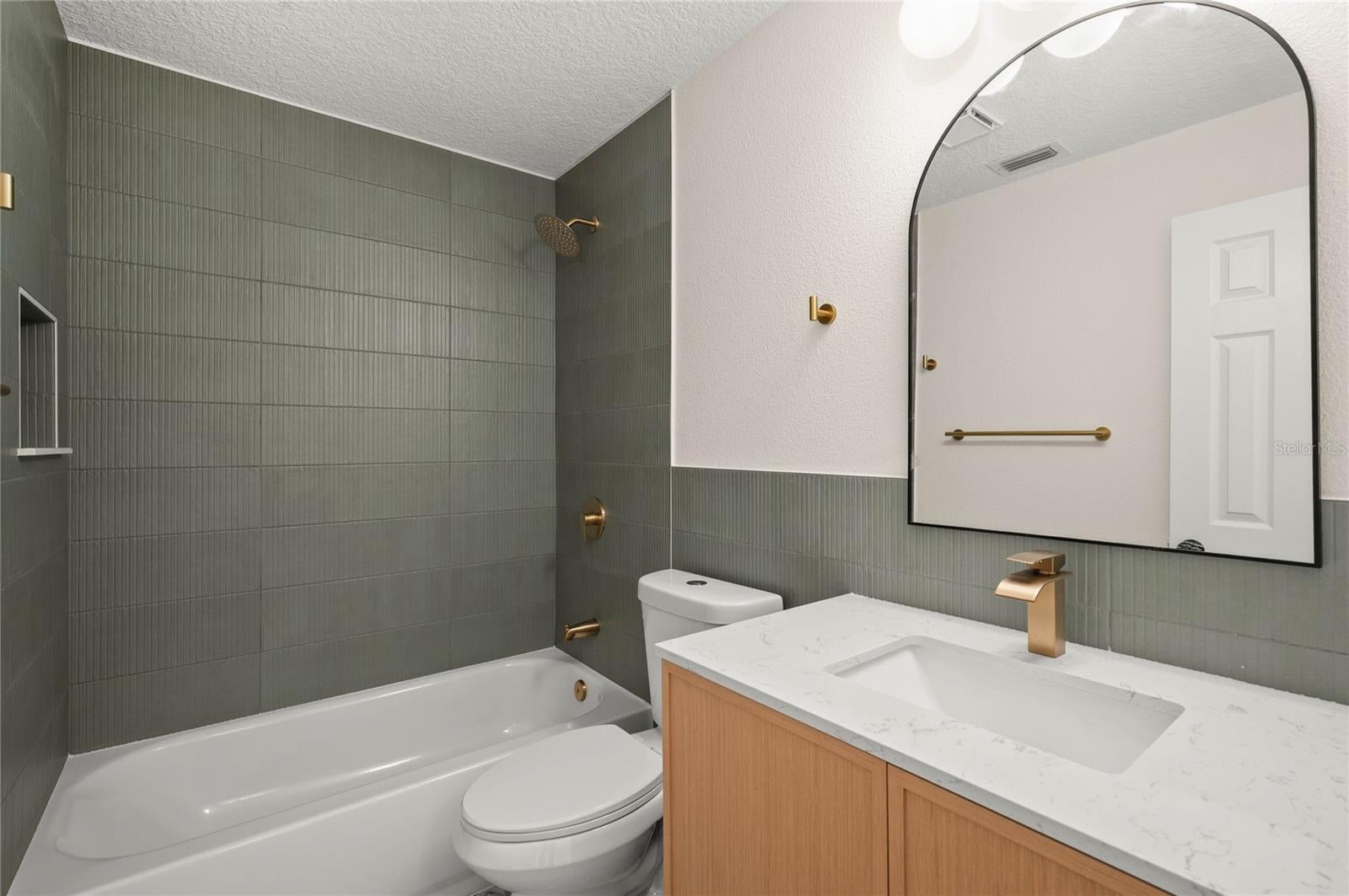 ISLANDS CURRY FORD - Residential