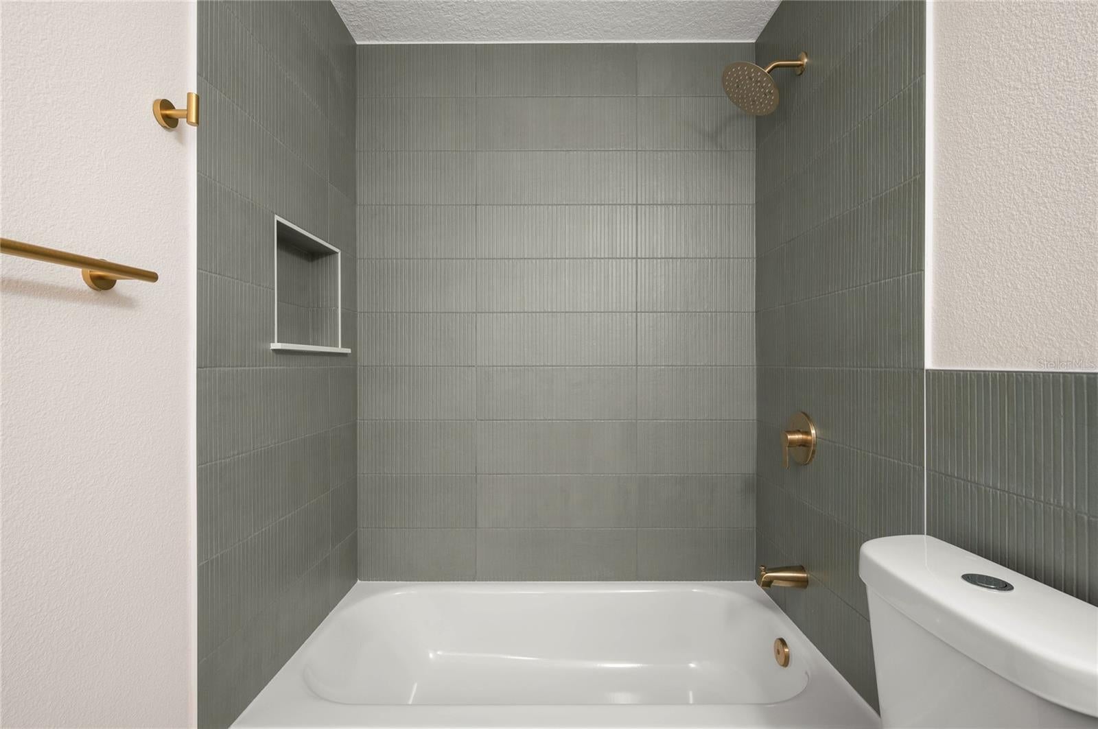 ISLANDS CURRY FORD - Residential