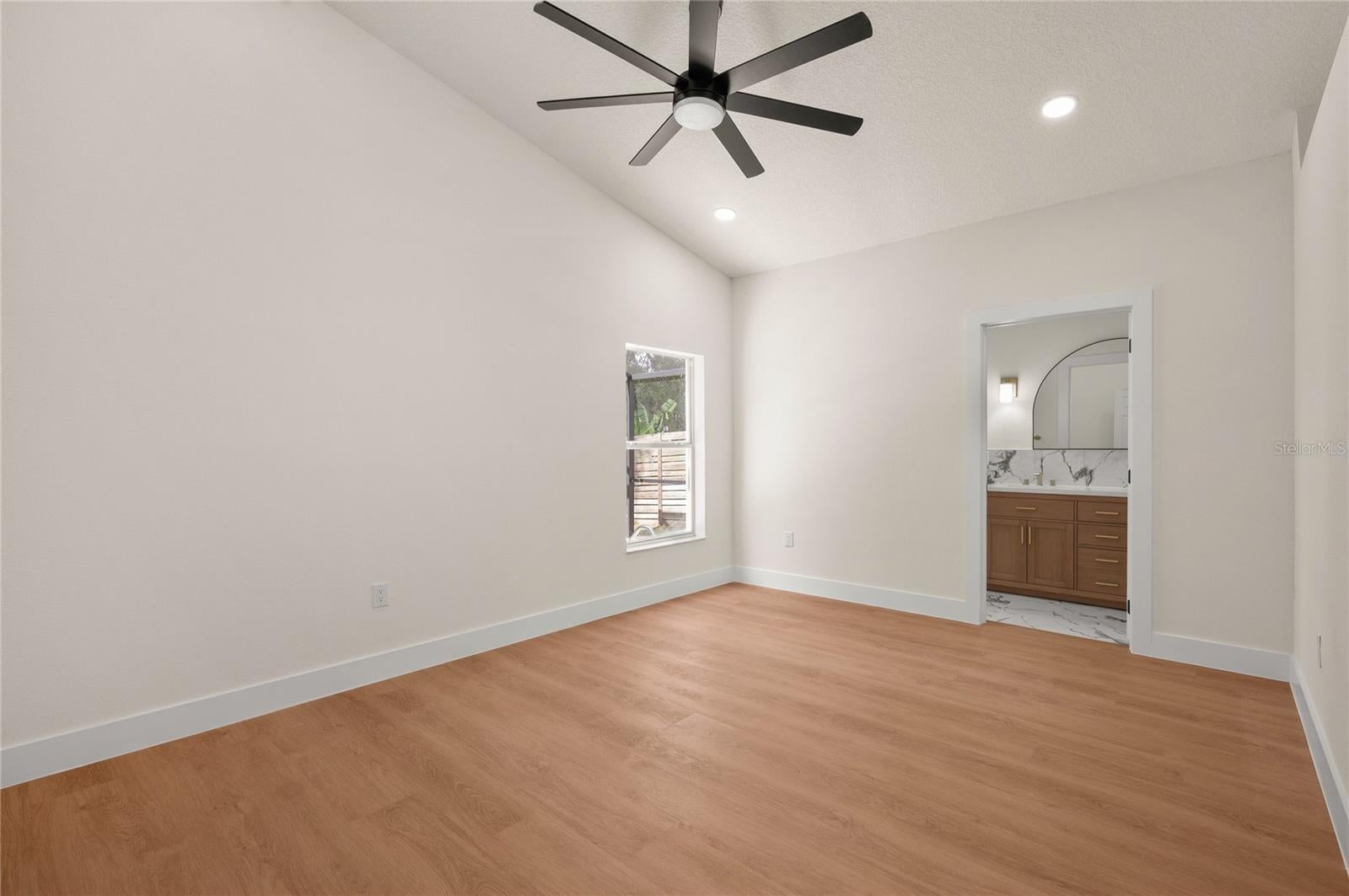 ISLANDS CURRY FORD - Residential