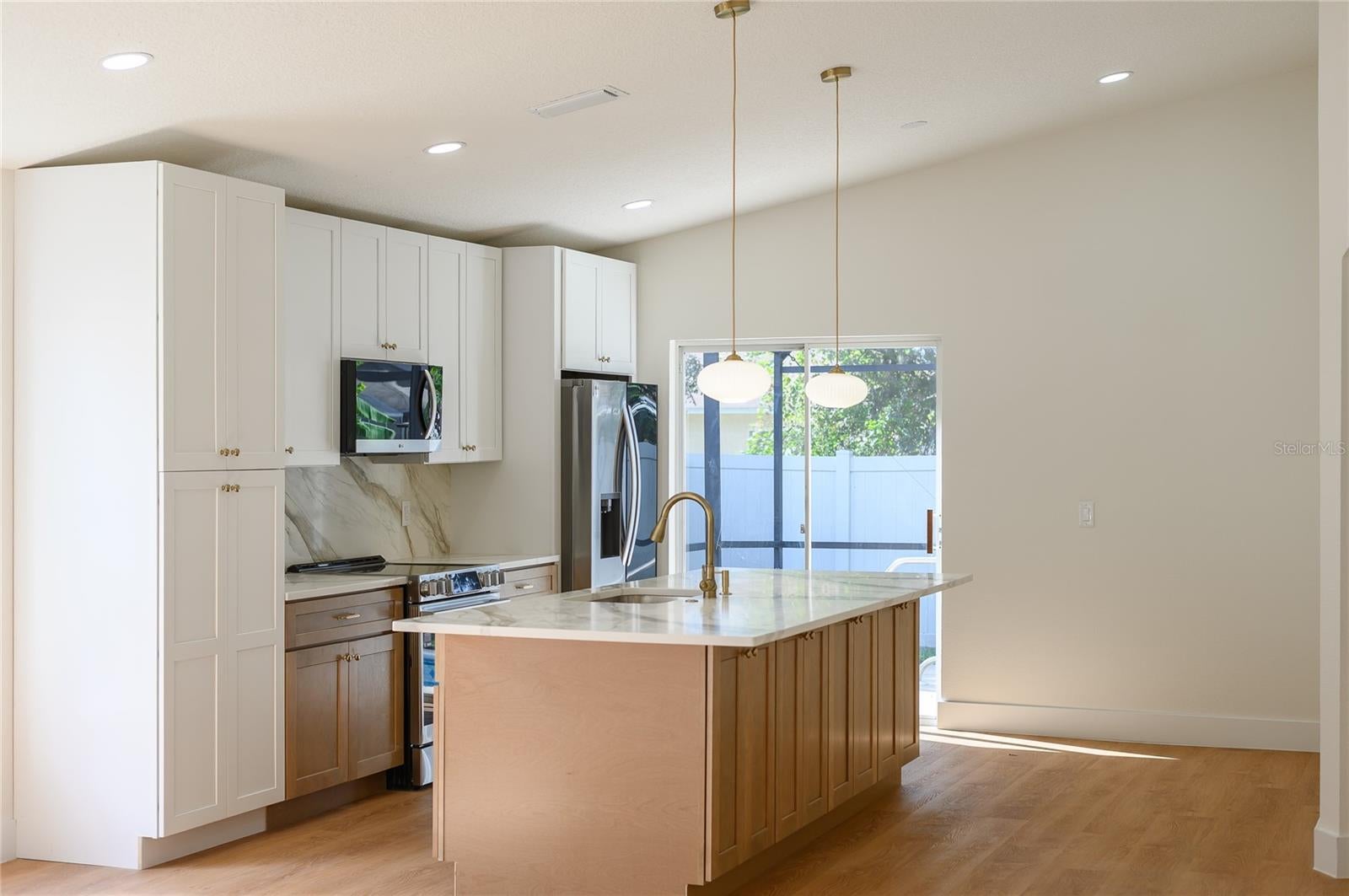 ISLANDS CURRY FORD - Residential
