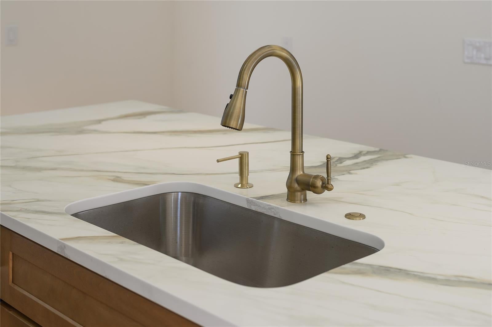 ISLANDS CURRY FORD - Residential