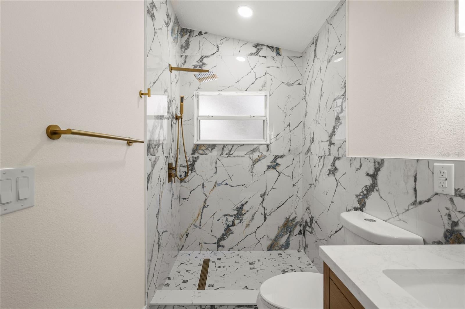ISLANDS CURRY FORD - Residential