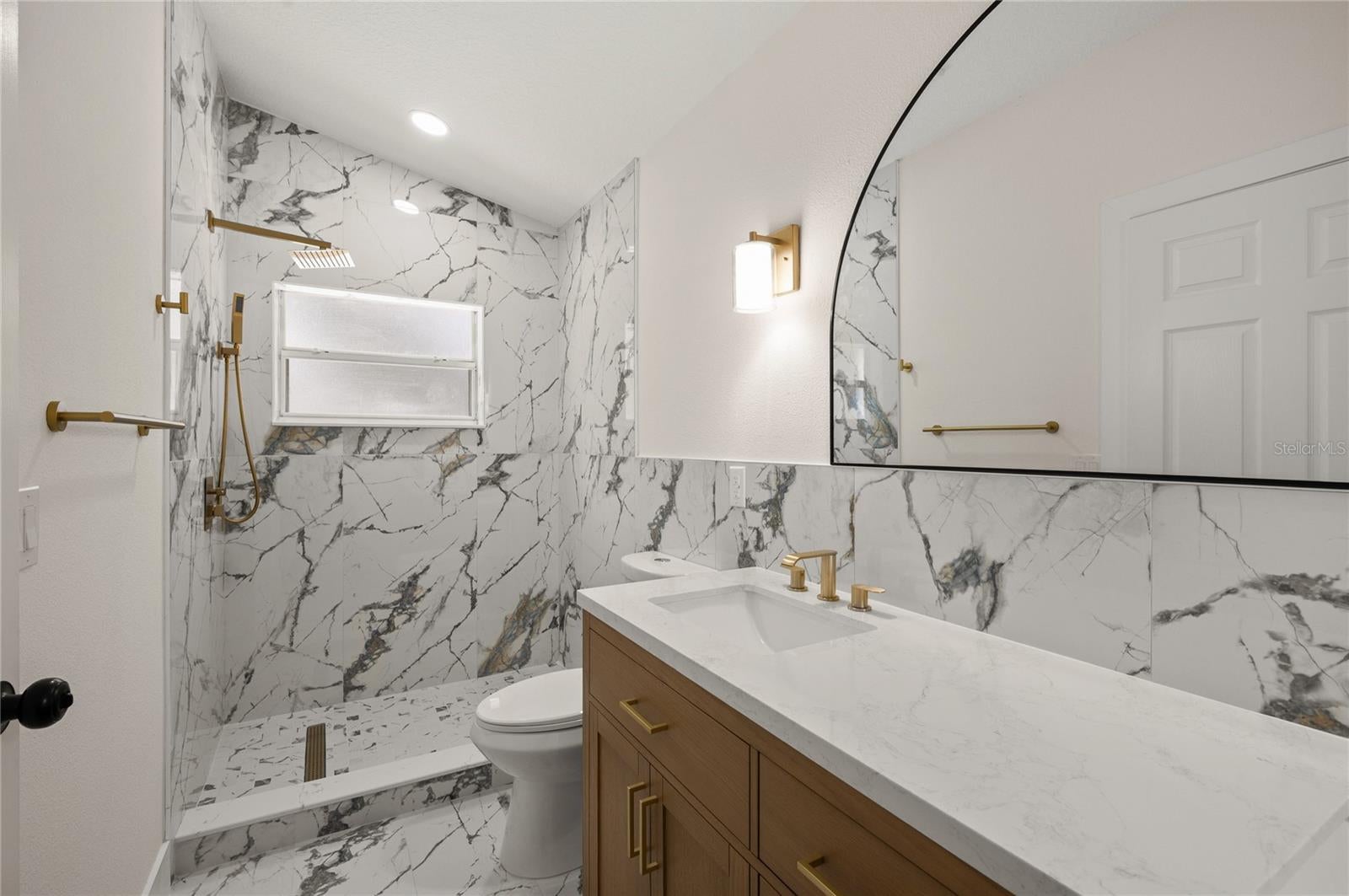 ISLANDS CURRY FORD - Residential