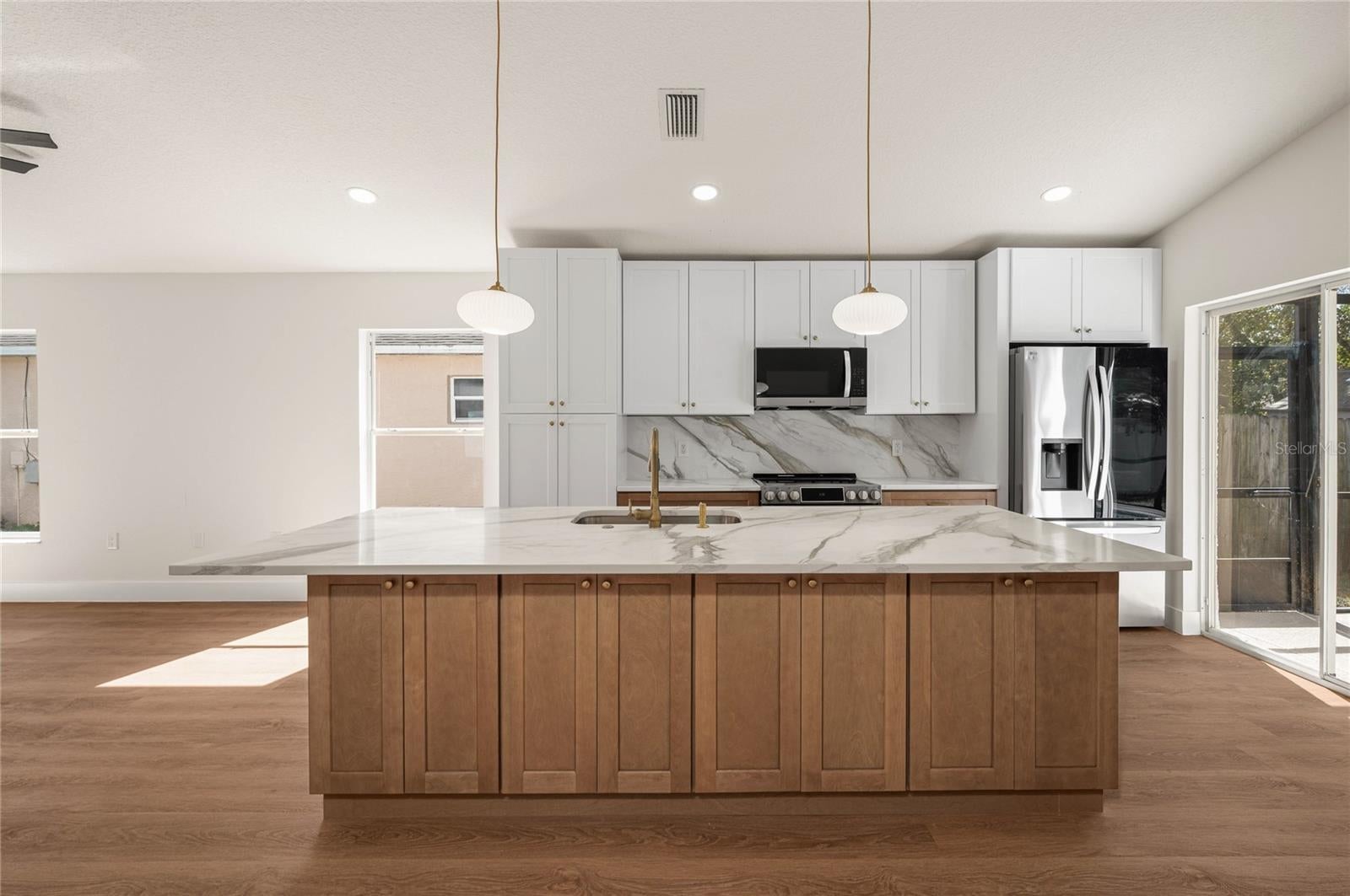 ISLANDS CURRY FORD - Residential