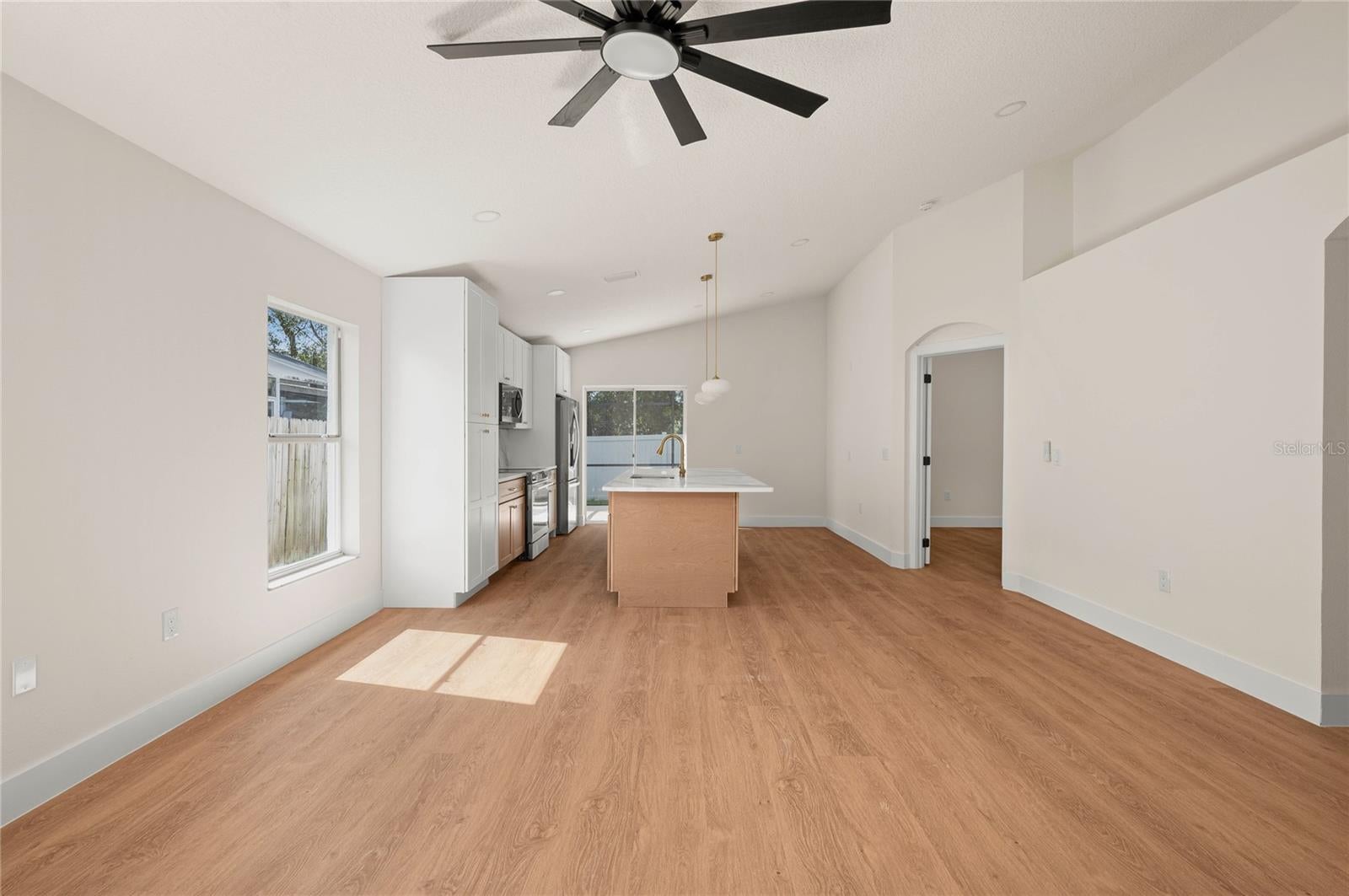 ISLANDS CURRY FORD - Residential