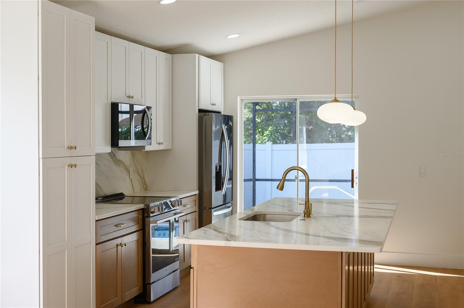 ISLANDS CURRY FORD - Residential