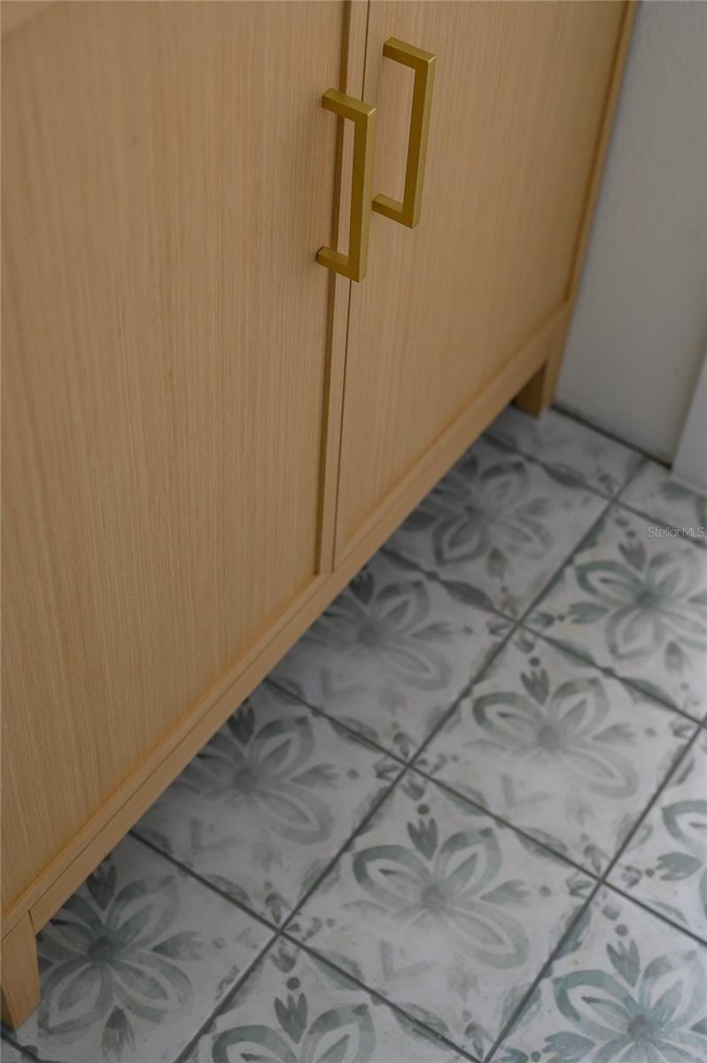 ISLANDS CURRY FORD - Residential