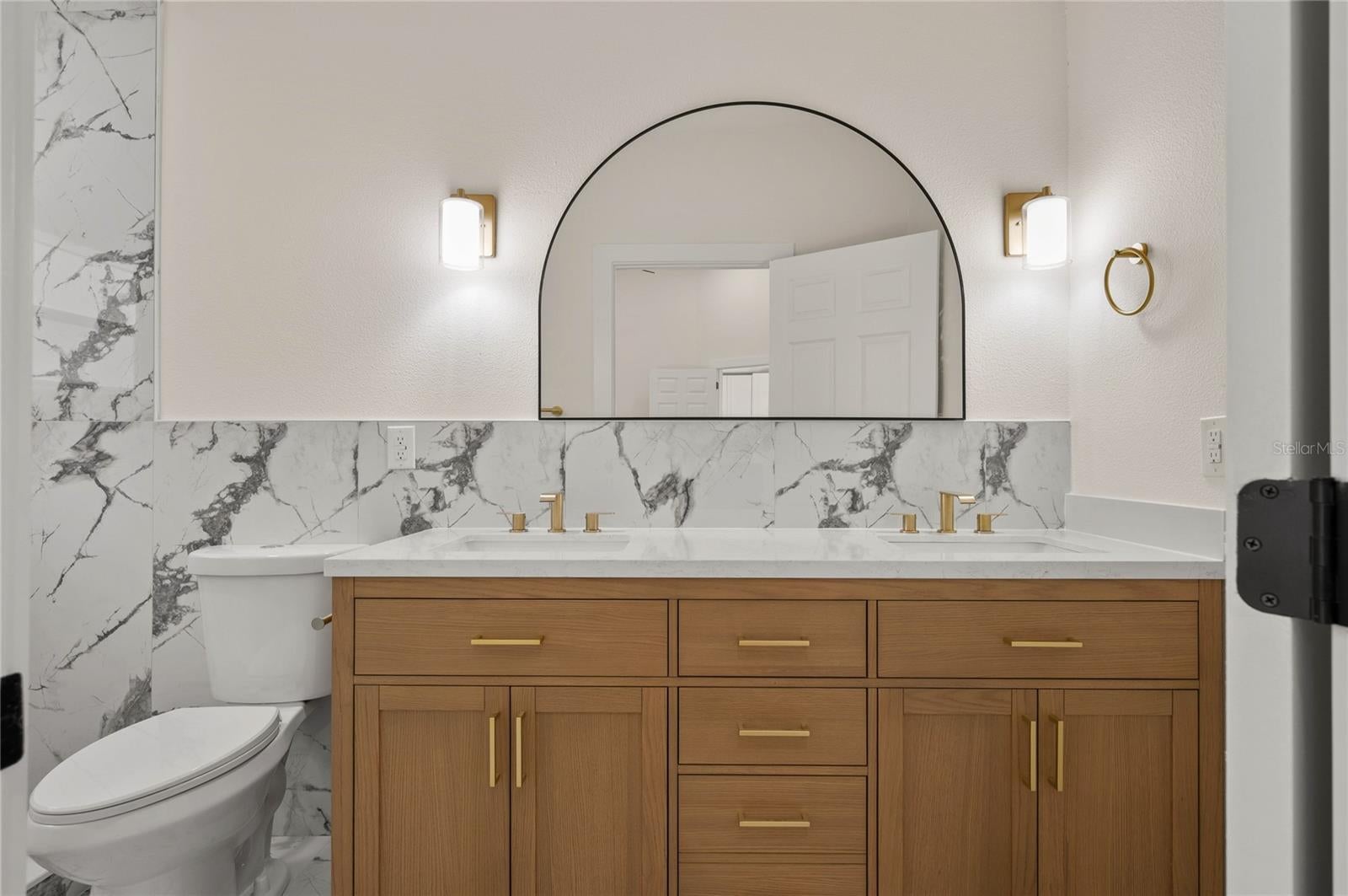 ISLANDS CURRY FORD - Residential