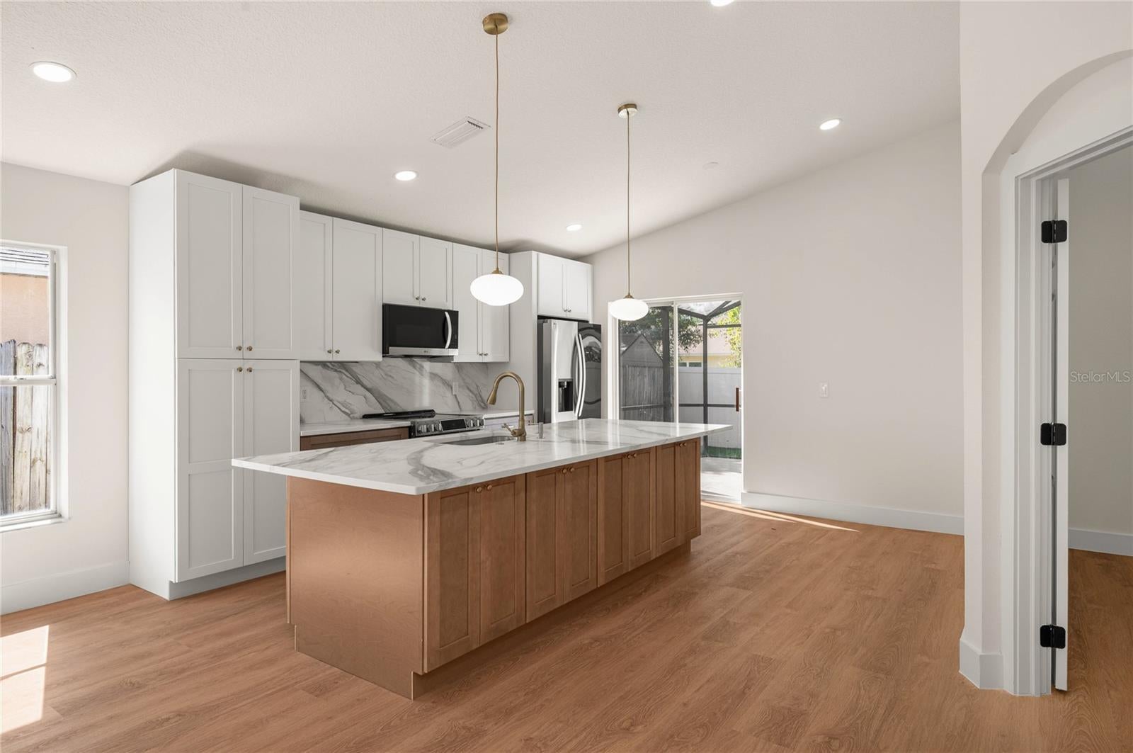 ISLANDS CURRY FORD - Residential