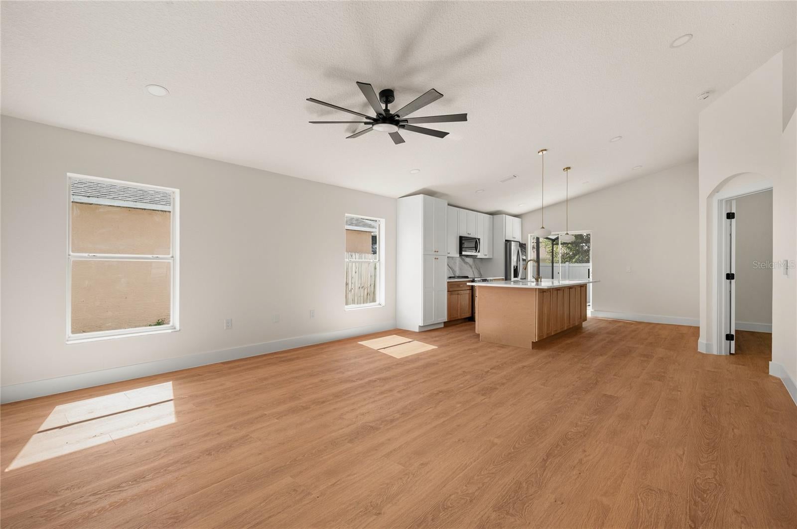 ISLANDS CURRY FORD - Residential