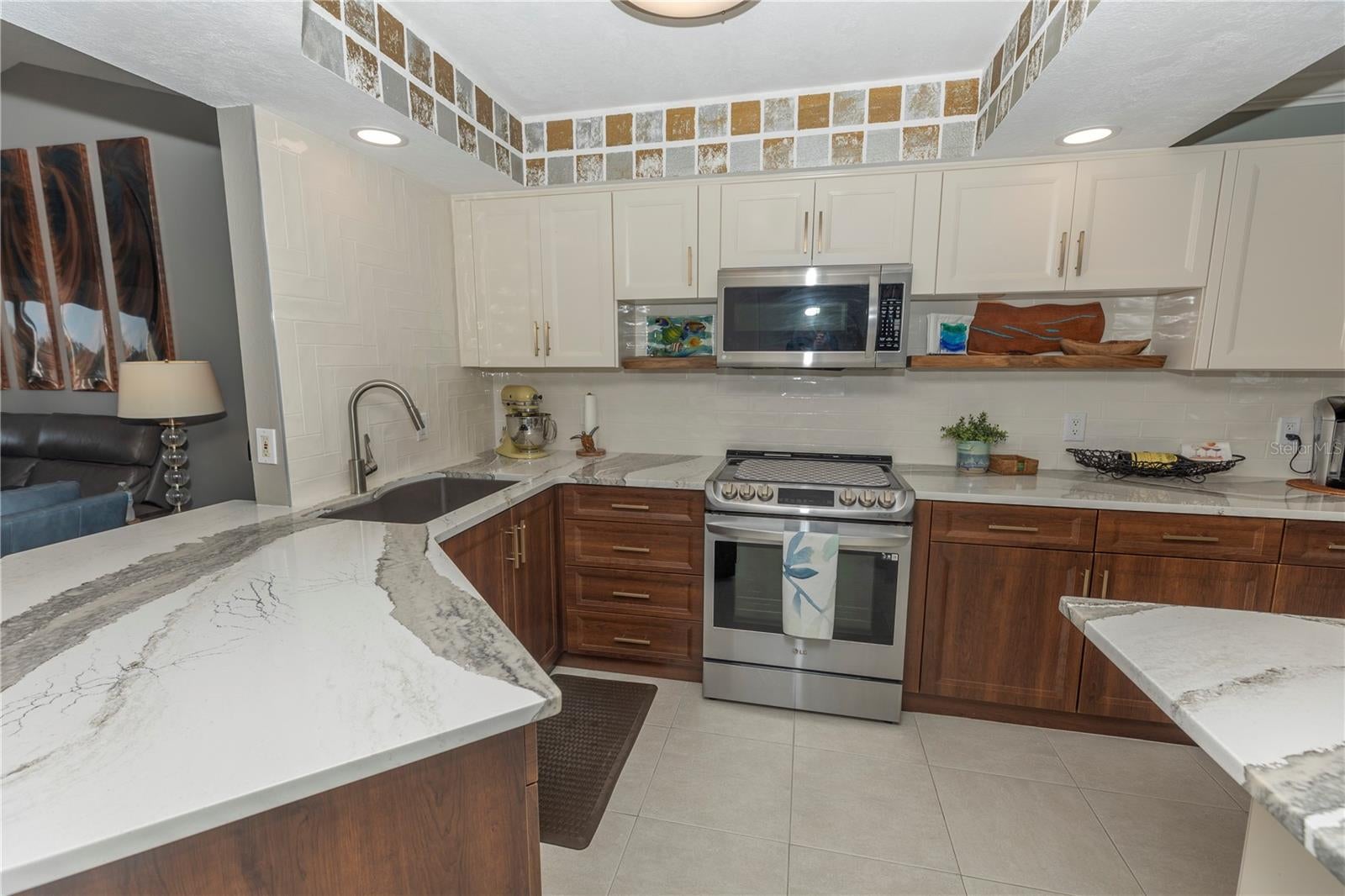 LEMON BAY BREEZES PH 02 BLDG B - Residential
