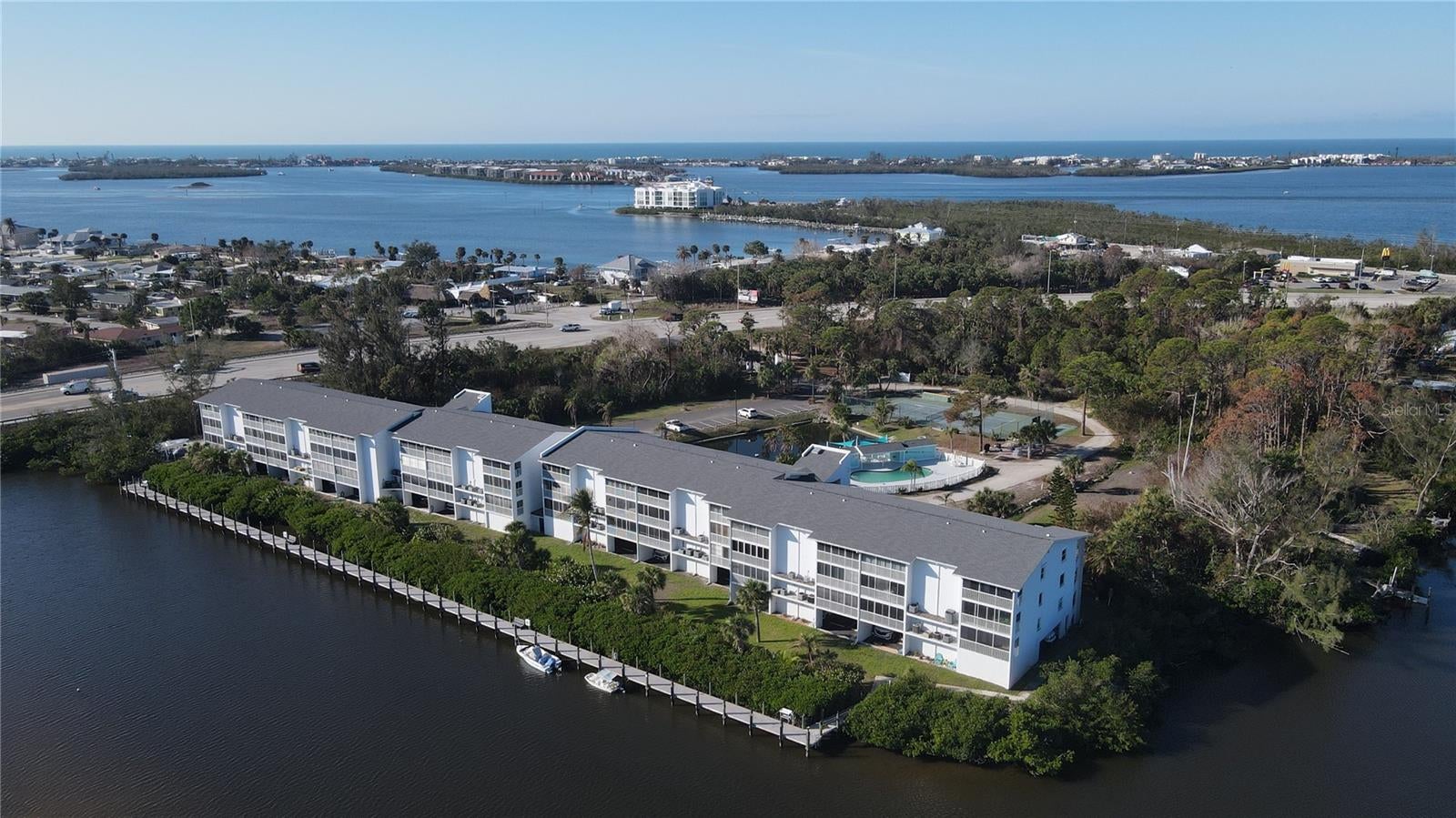 LEMON BAY BREEZES PH 02 BLDG B - Residential