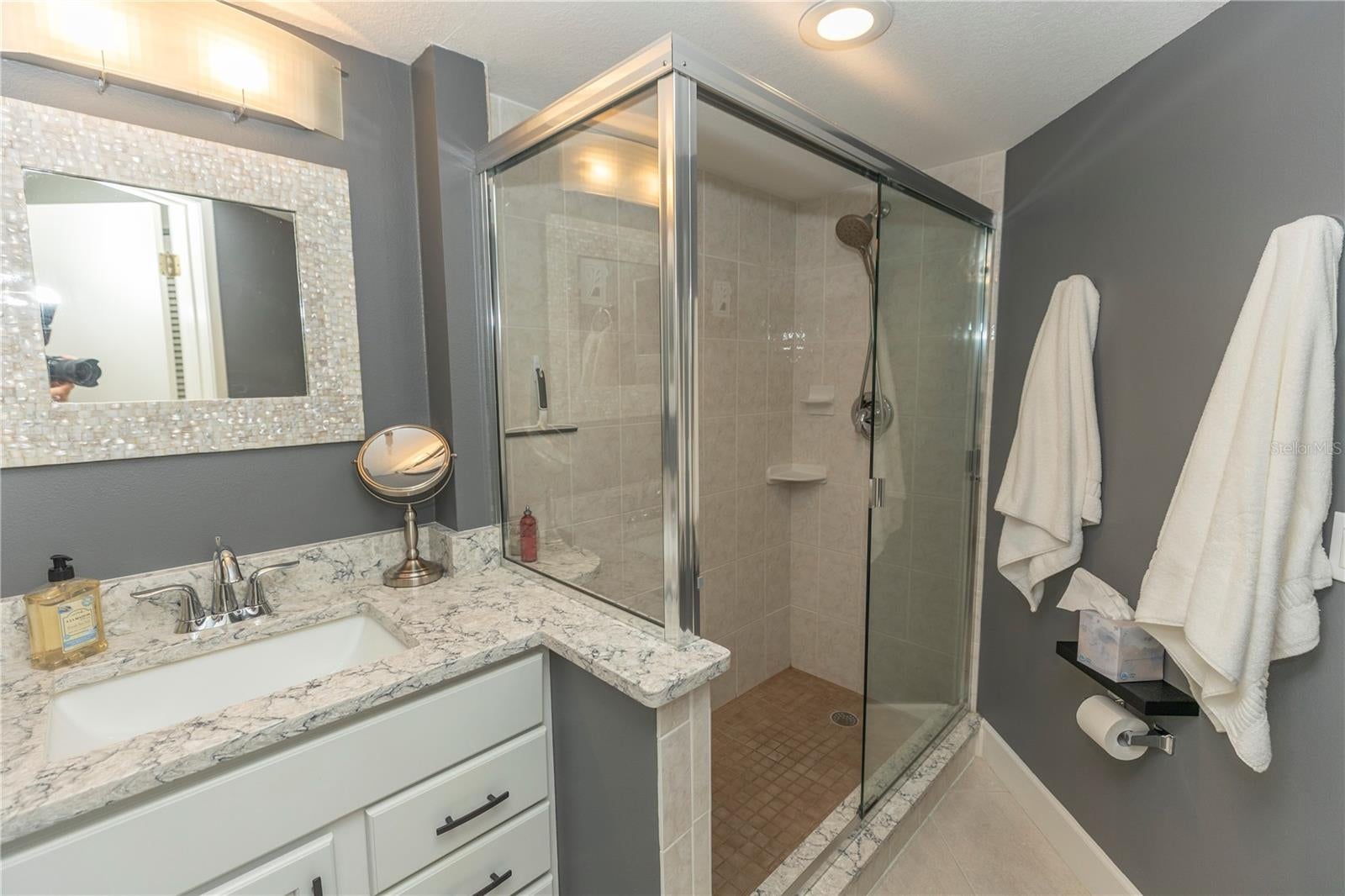 LEMON BAY BREEZES PH 02 BLDG B - Residential