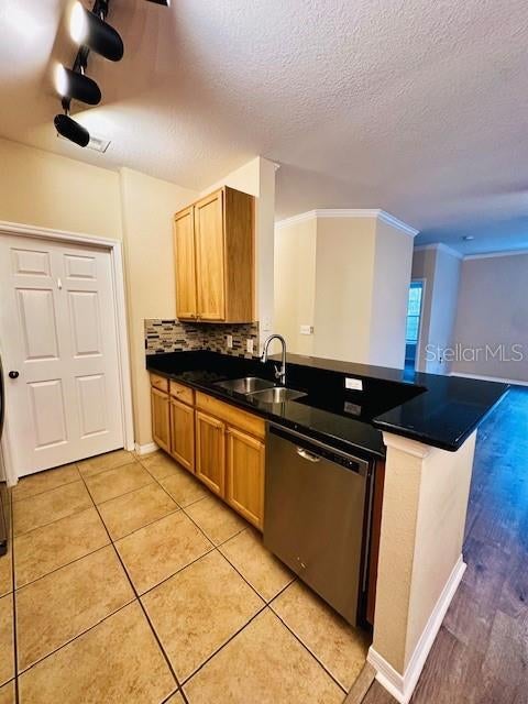 COURTNEY PALMS CONDO - Residential