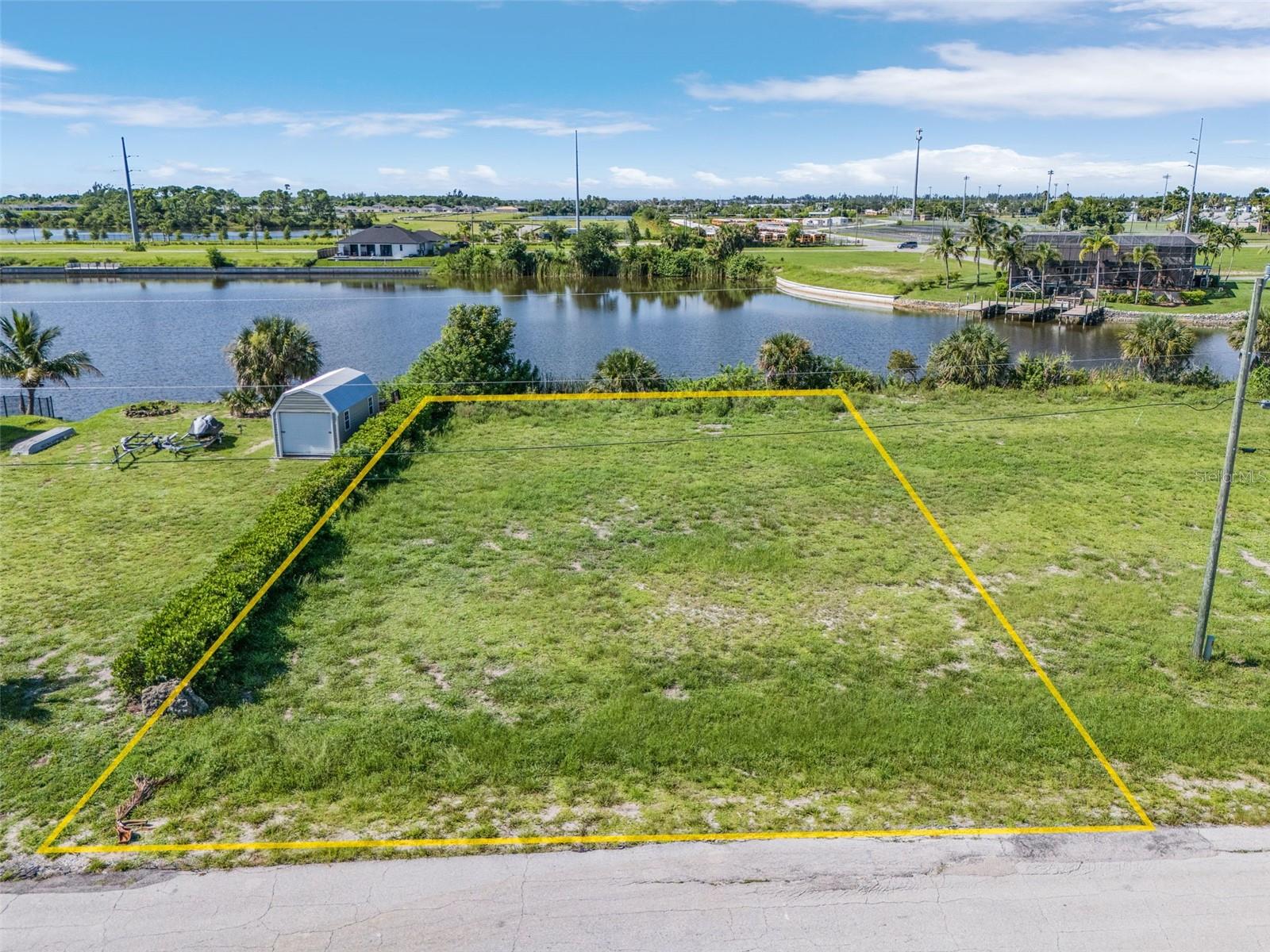 CAPE CORAL - Land