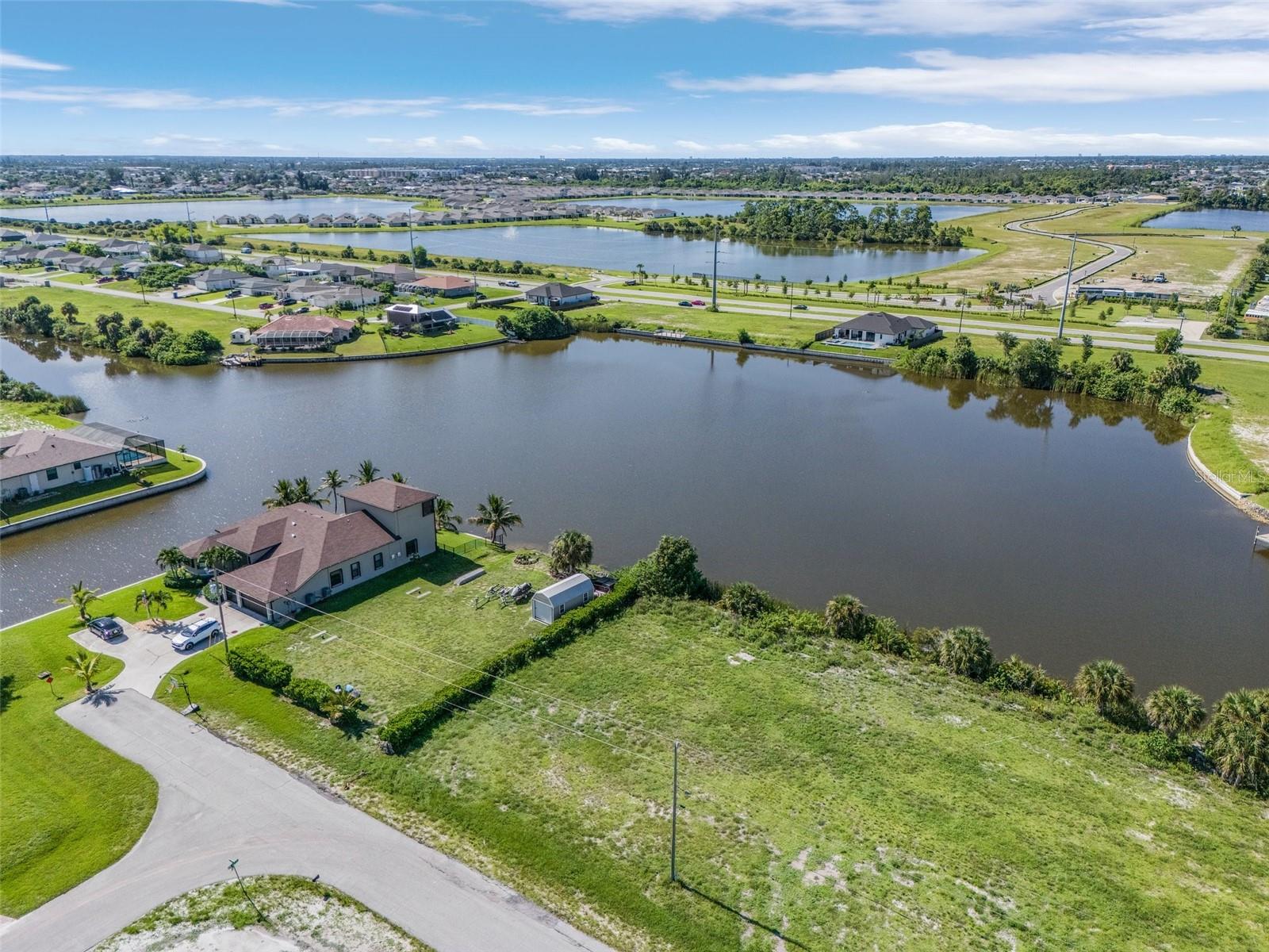 CAPE CORAL - Land