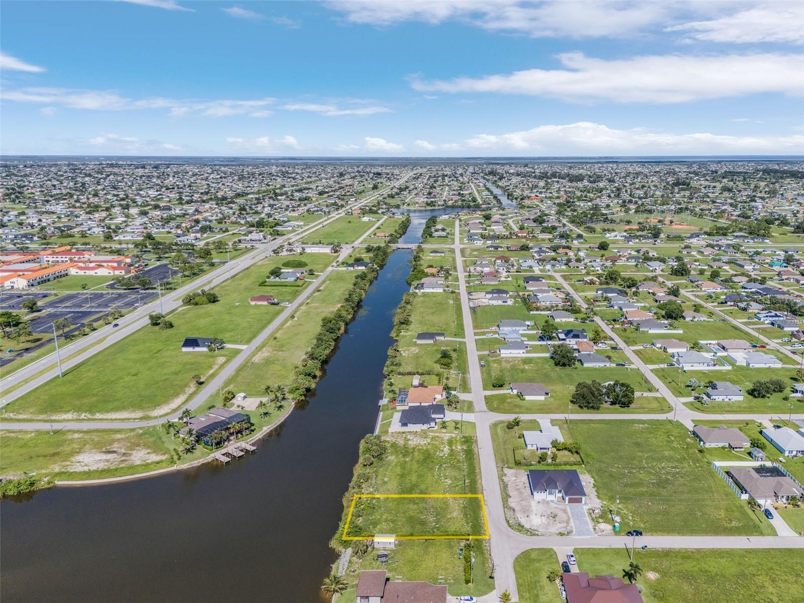 CAPE CORAL - Land