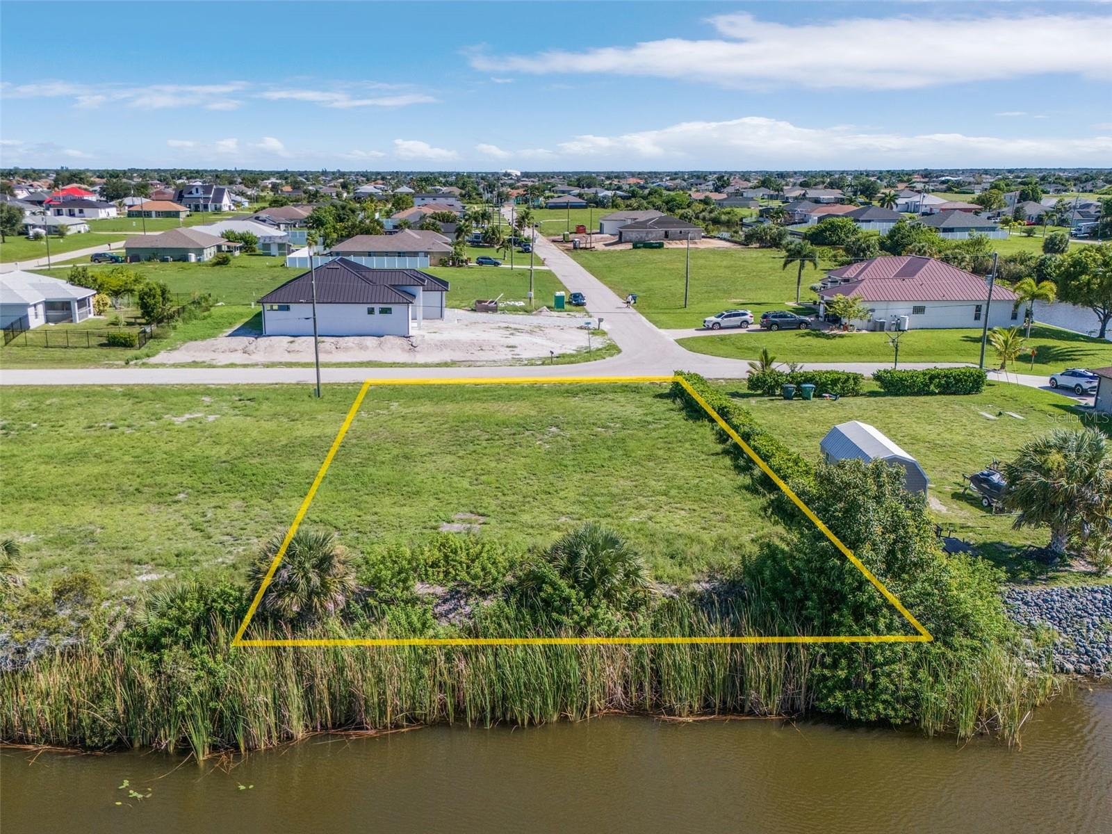 CAPE CORAL - Land