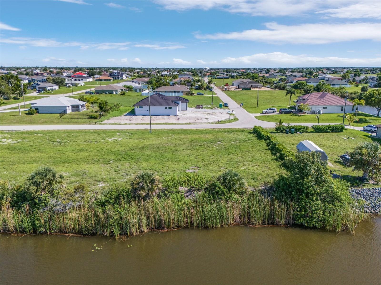 CAPE CORAL - Land