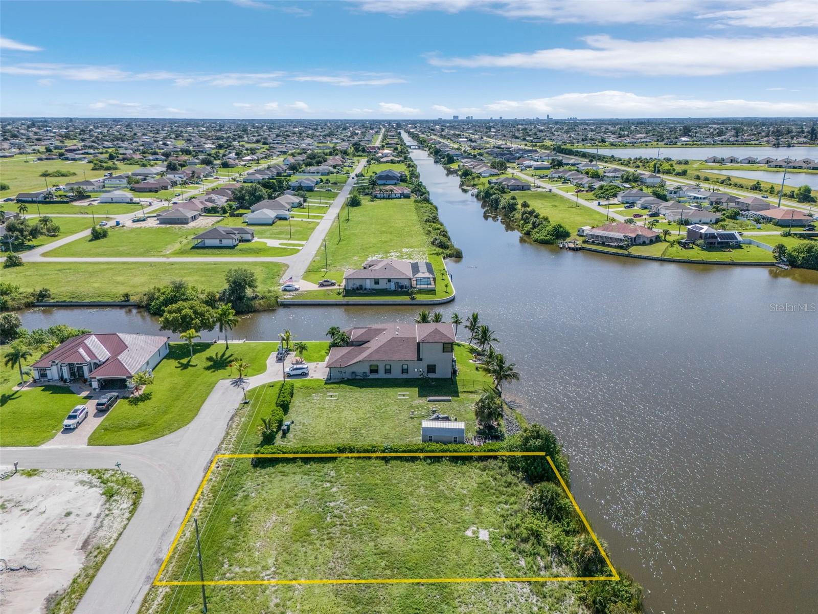 CAPE CORAL - Land
