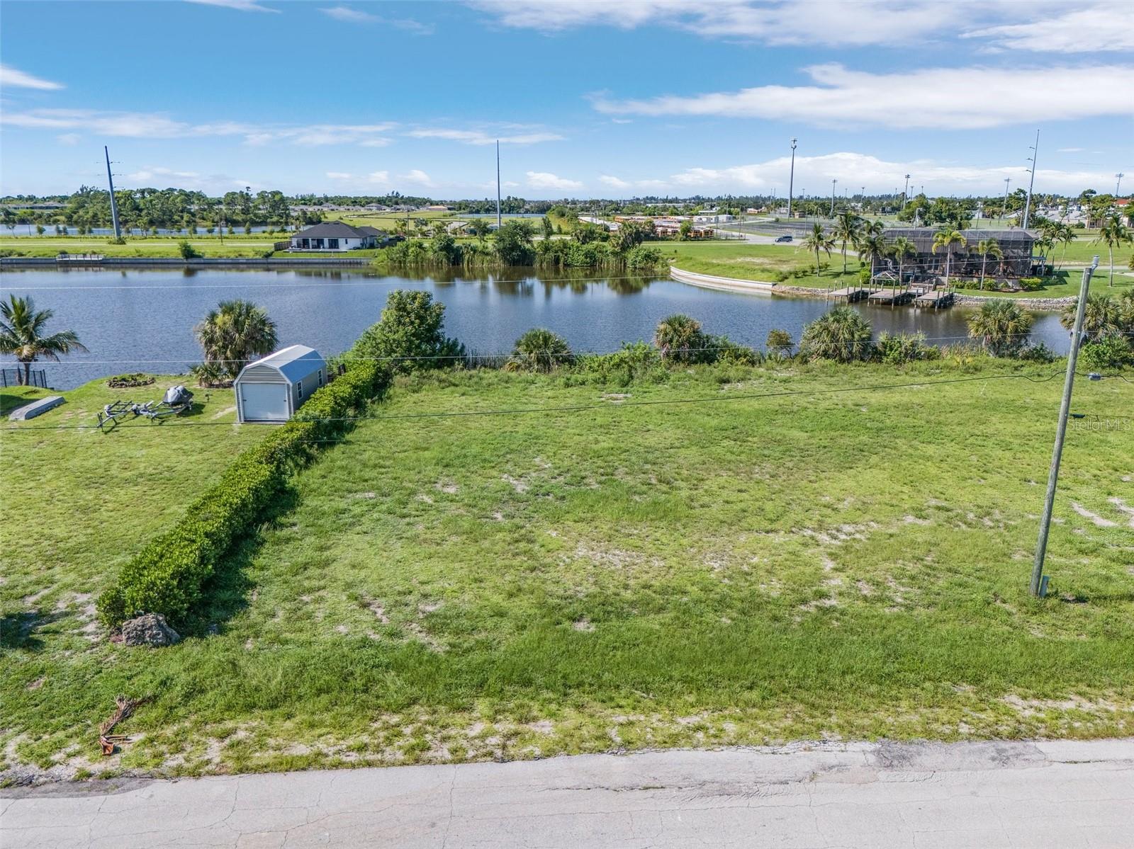 CAPE CORAL - Land