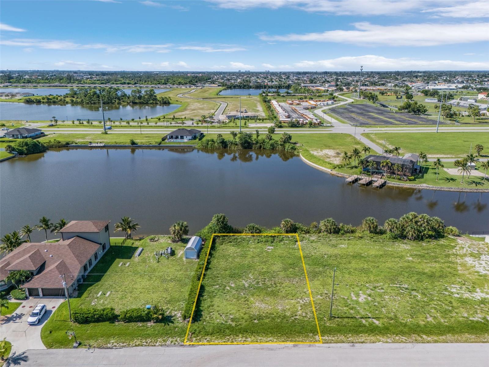 CAPE CORAL - Land