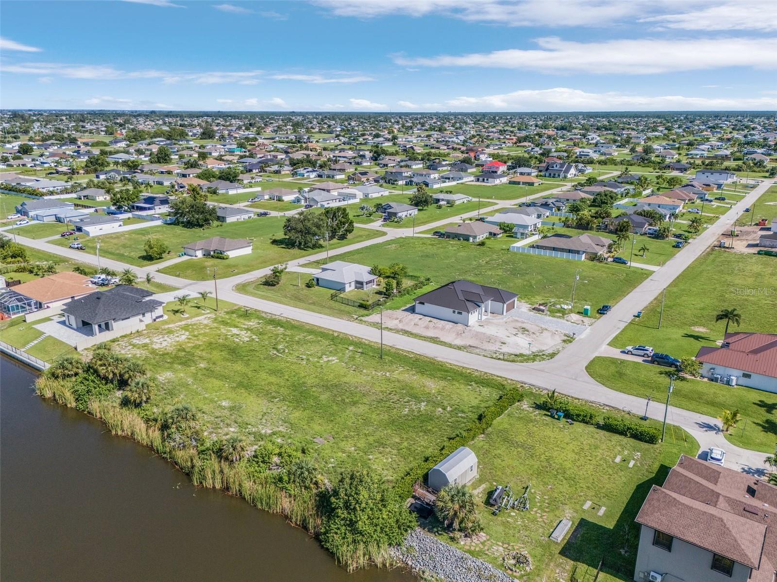 CAPE CORAL - Land