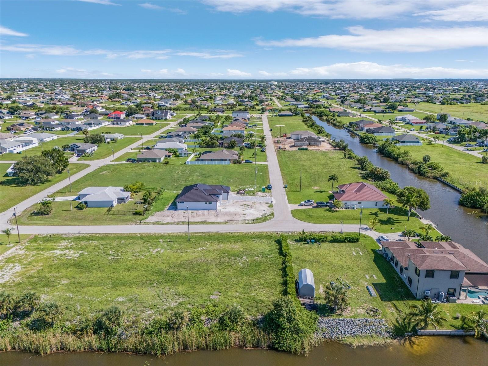 CAPE CORAL - Land