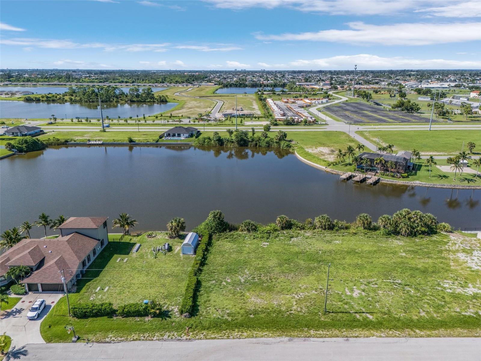 CAPE CORAL - Land