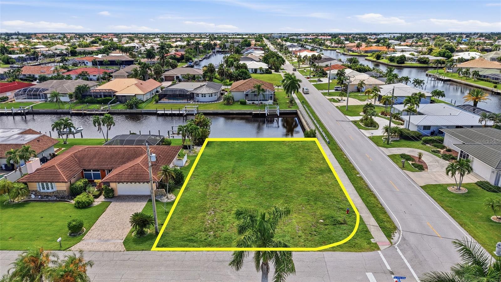 PUNTA GORDA ISLES SEC 07 - Land
