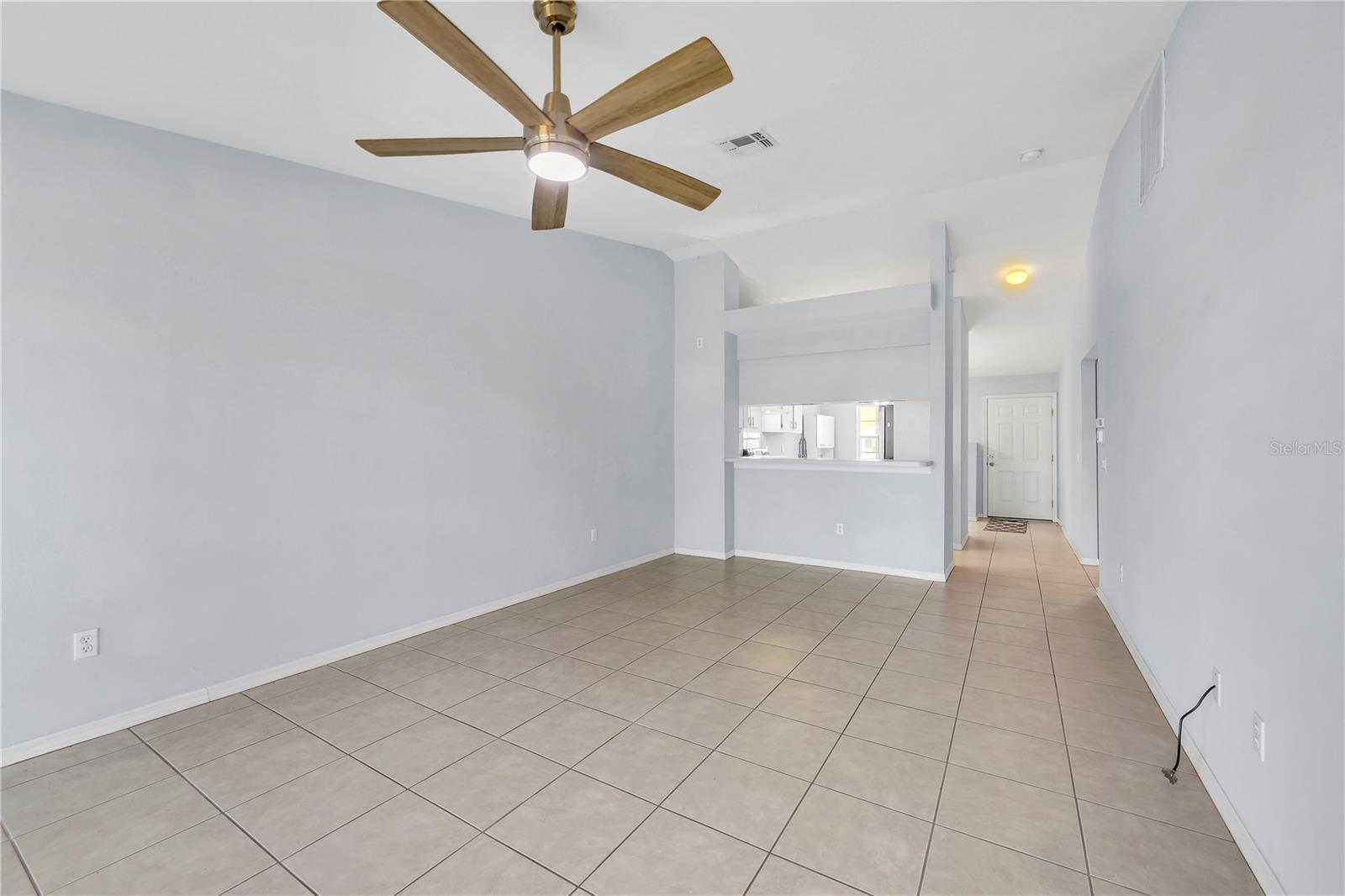 CRYSTAL BAY/KINGSWAY CONDO PH - Residential