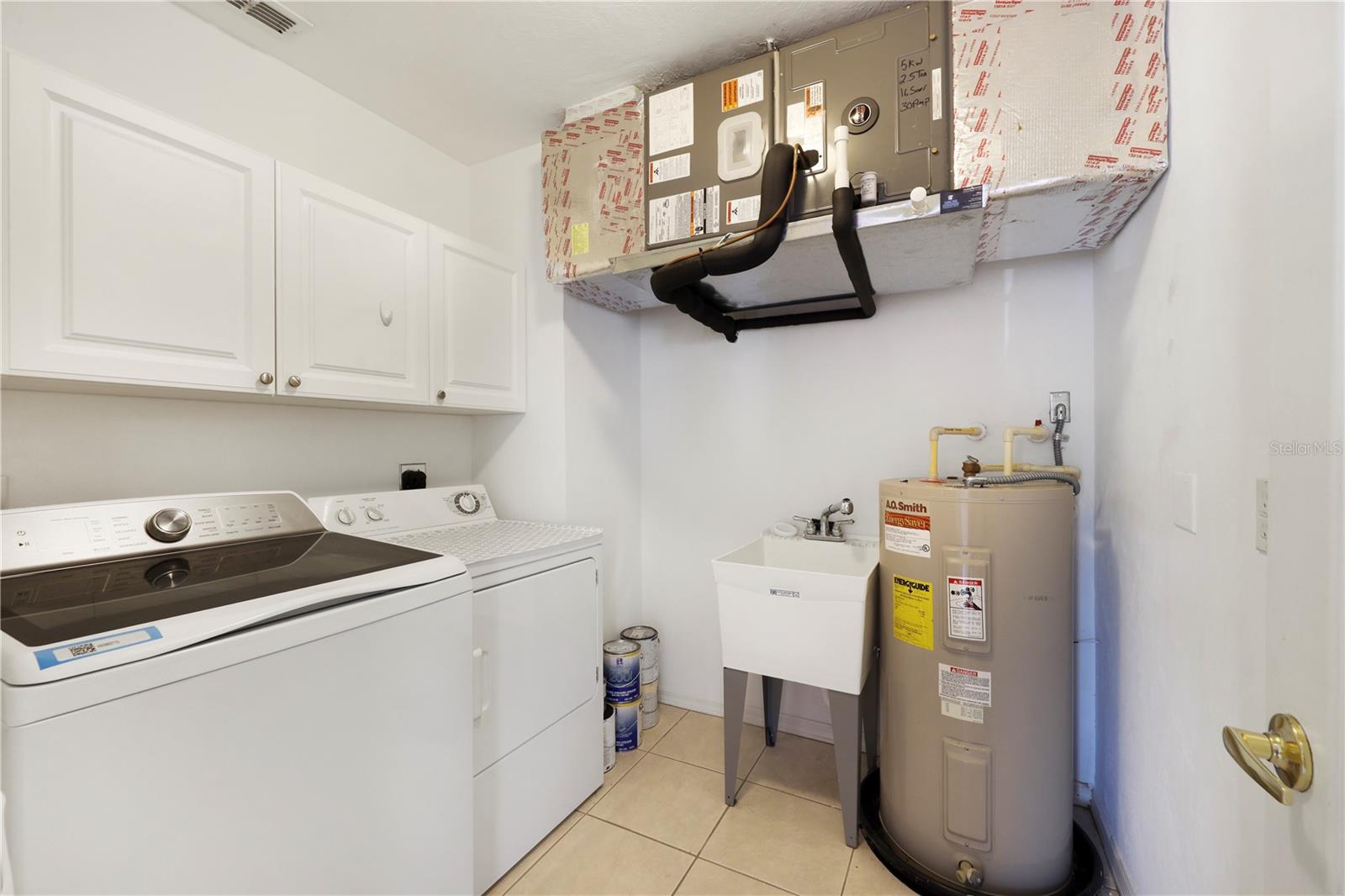 CRYSTAL BAY/KINGSWAY CONDO PH - Residential