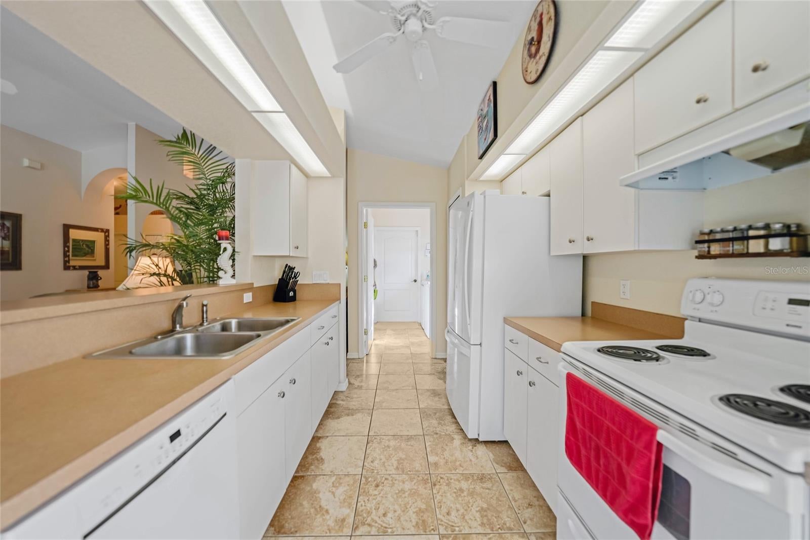 ROTONDA LAKES - Residential