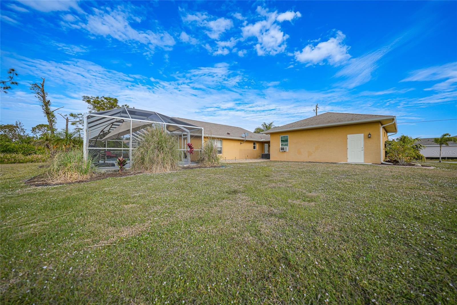 ROTONDA LAKES - Residential