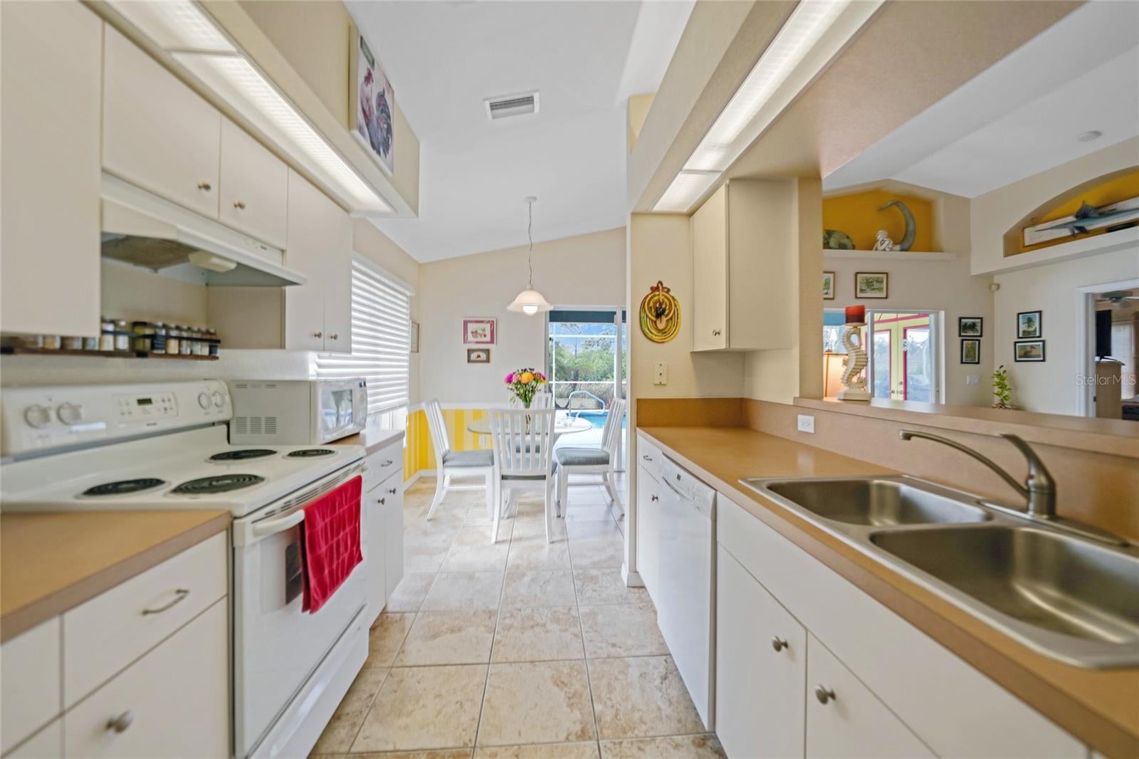 ROTONDA LAKES - Residential