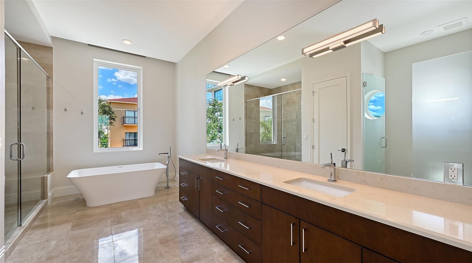 THE PEARL - Residential